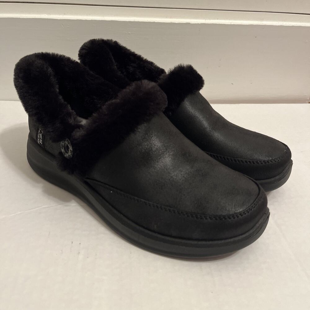 Skechers Cozy Escape Slip-ins Women's 6M Black Faux-fur